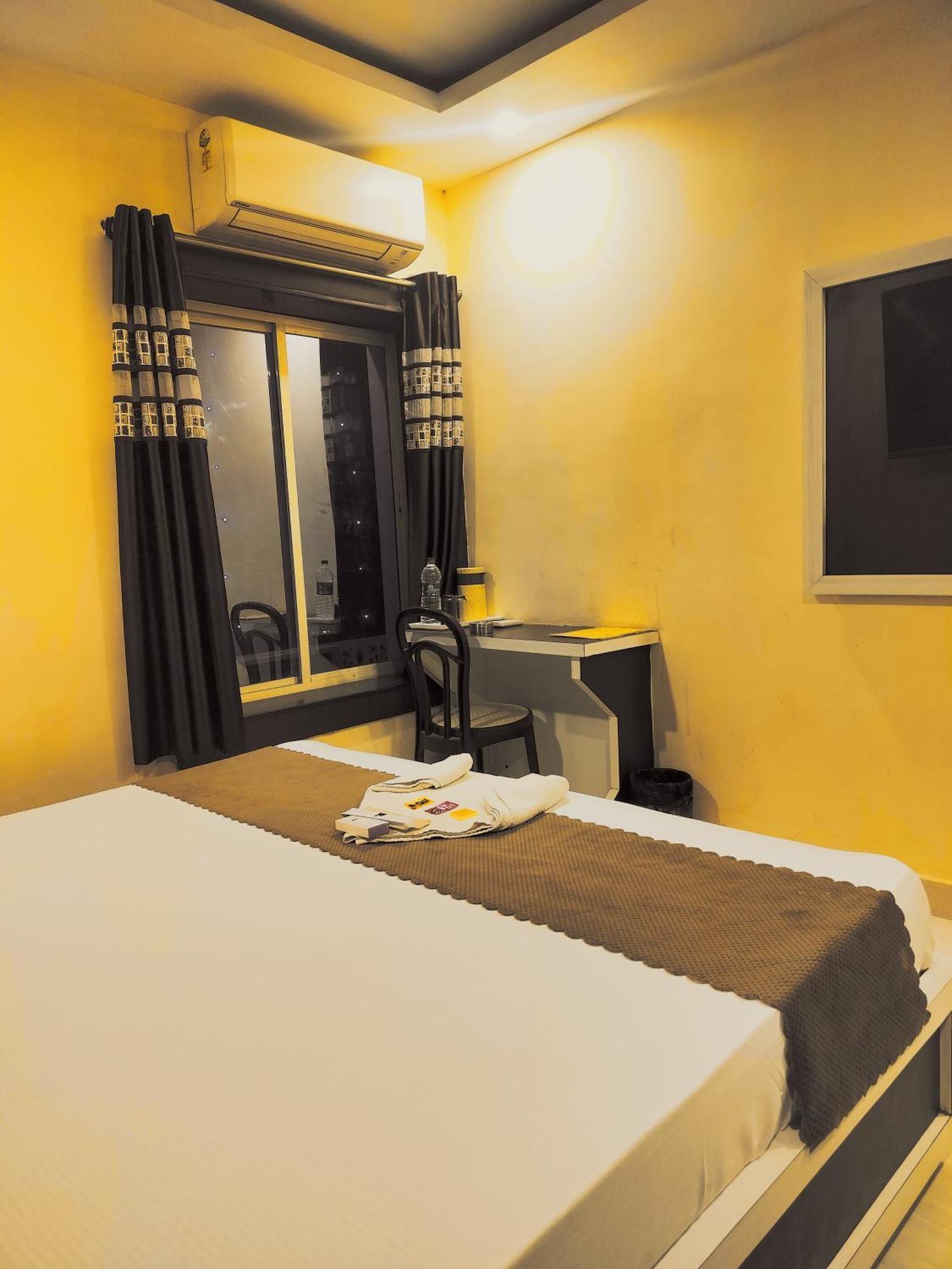 Hotel R K Palace Bhopal Buitenkant foto