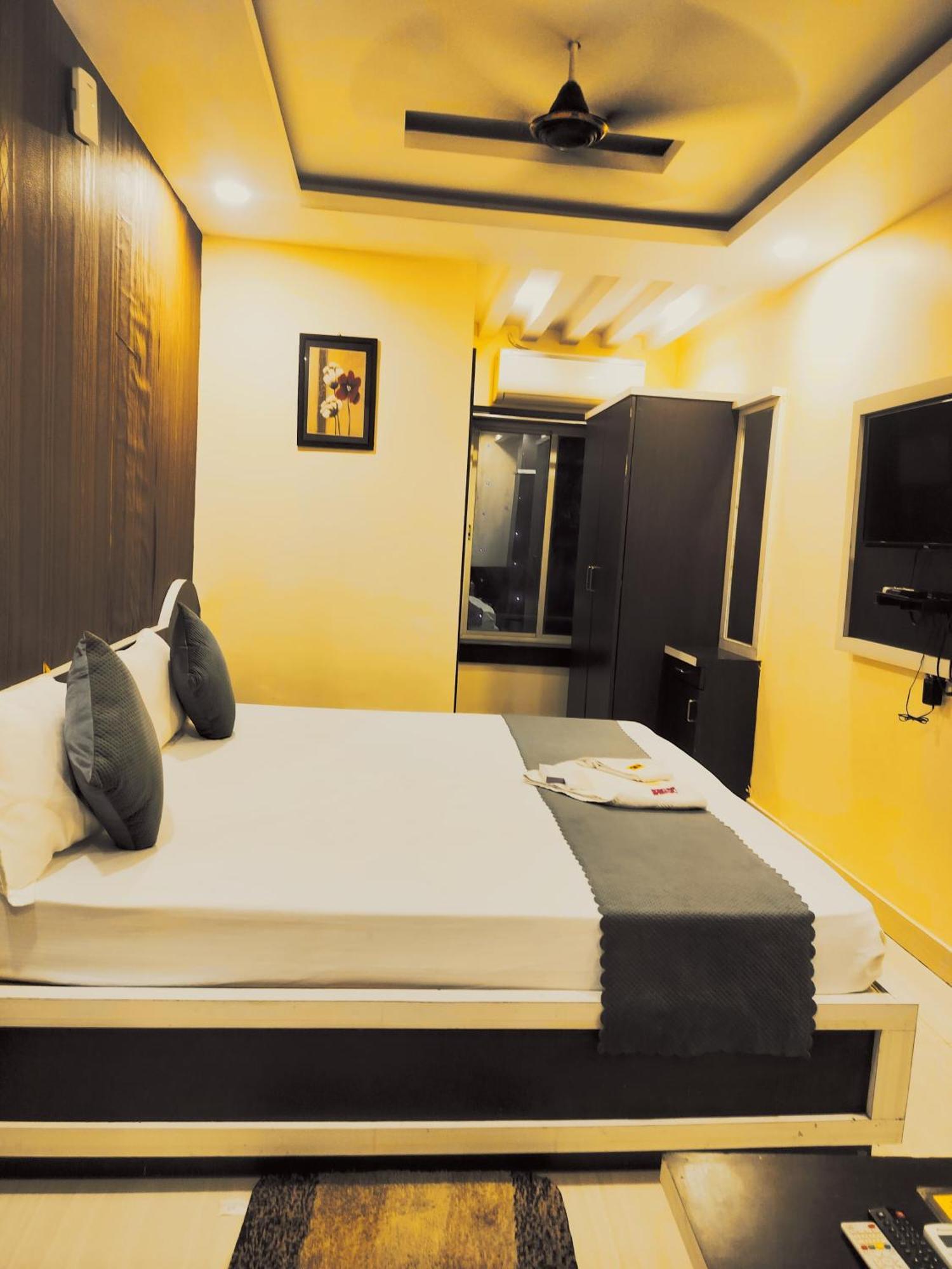 Hotel R K Palace Bhopal Buitenkant foto