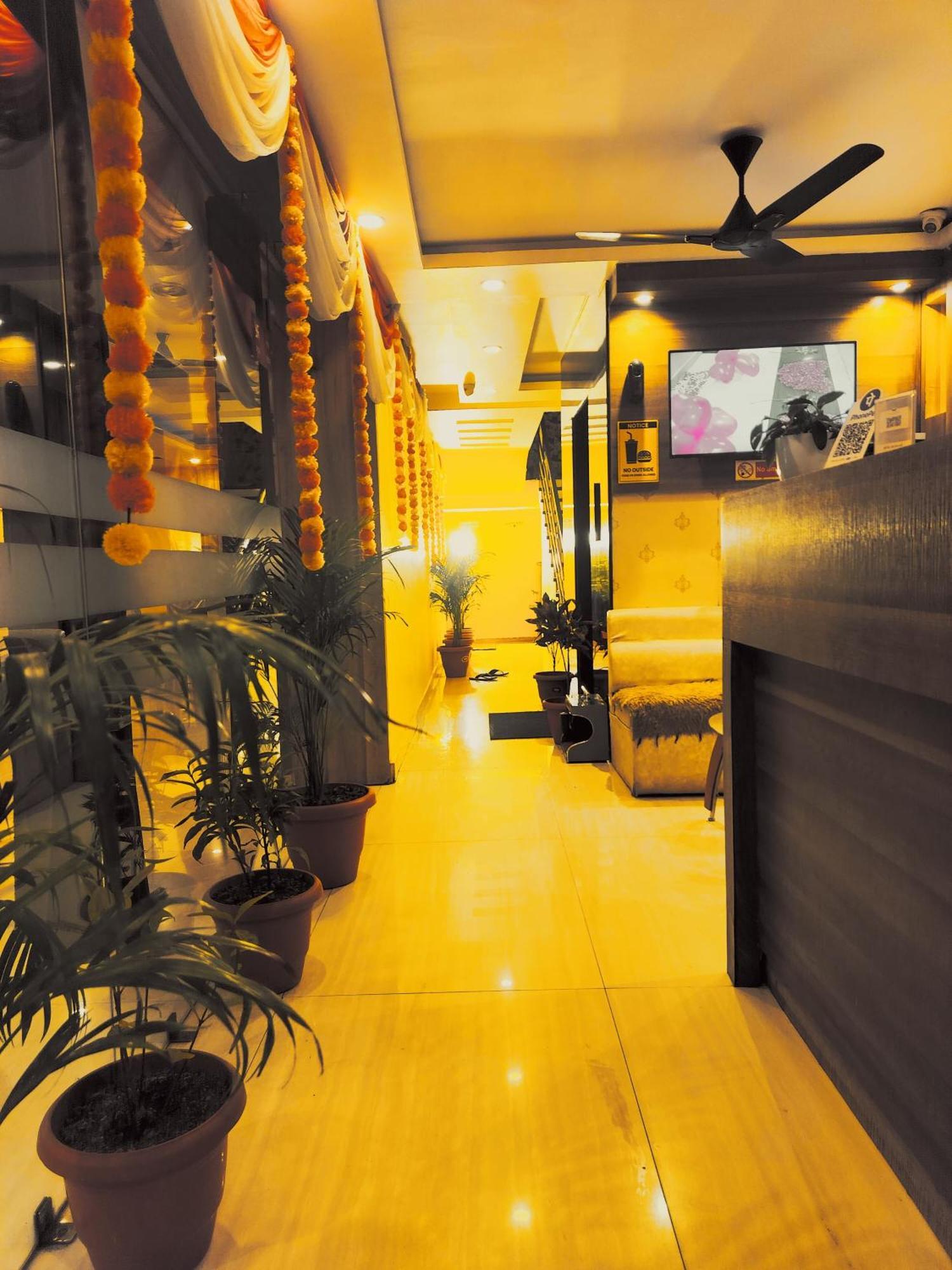 Hotel R K Palace Bhopal Buitenkant foto
